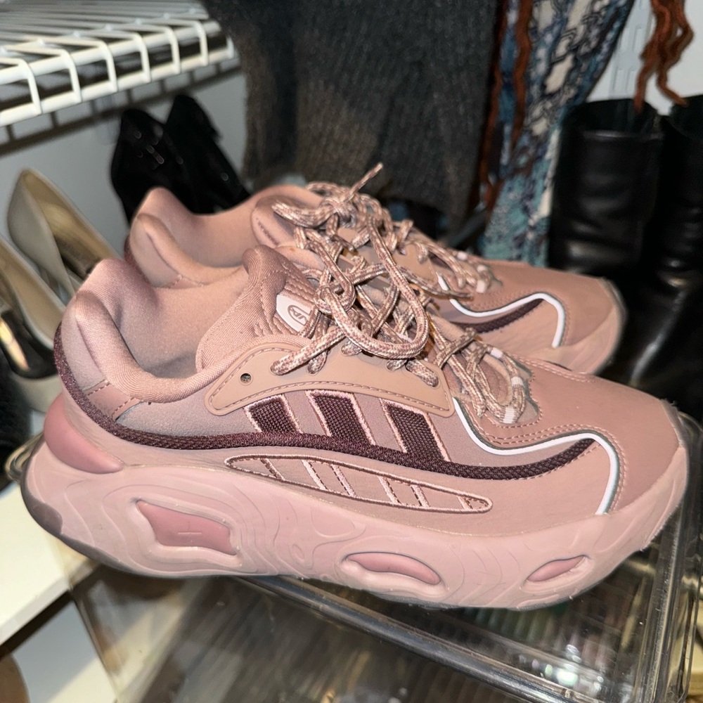 ADIDAS SNEAKERS